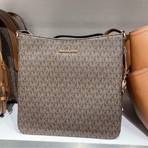 Michael Kors LG MESSENGER Crossbody BROWN - Picture 4 of 16